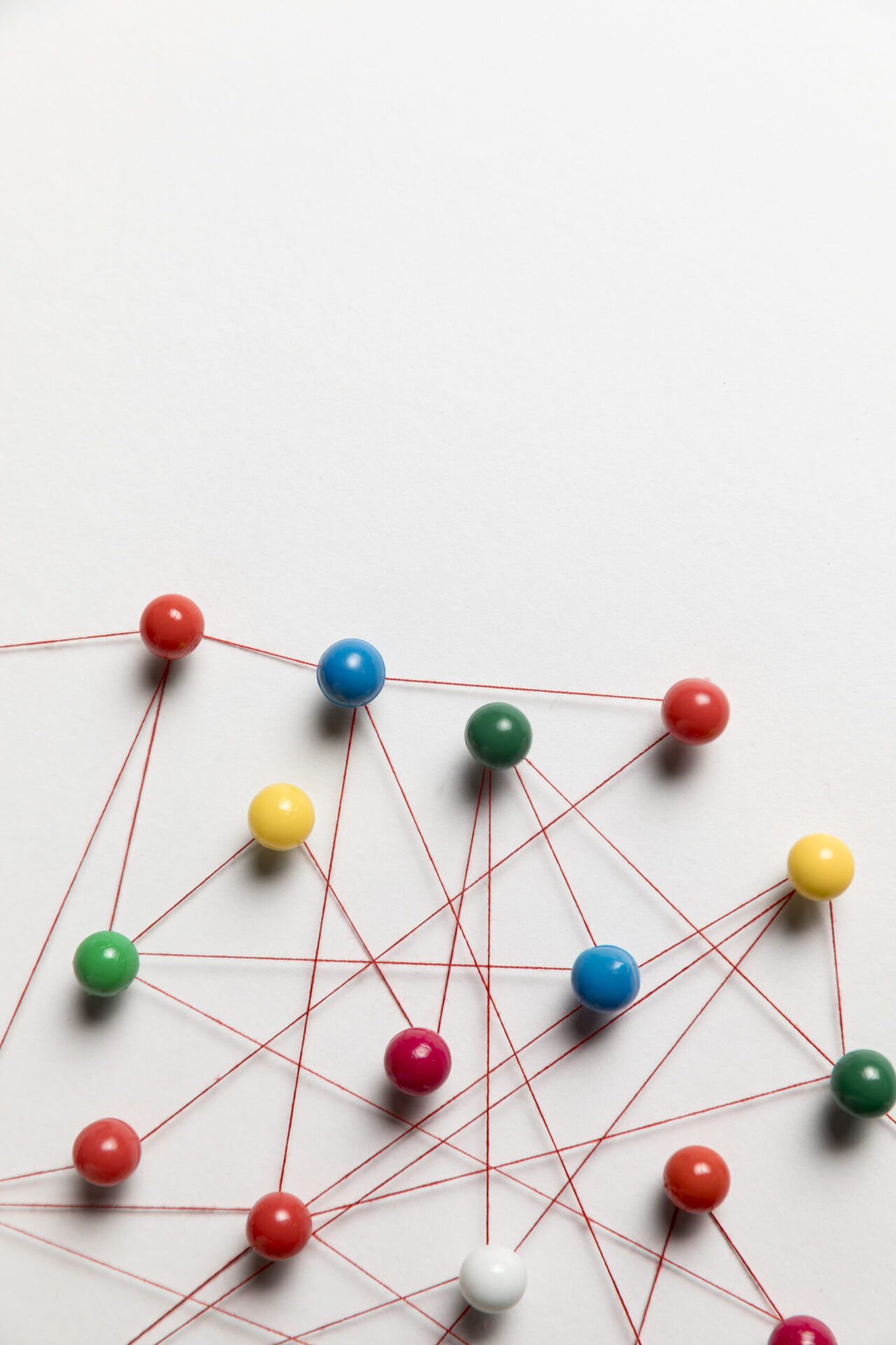 copy-space-pushpin-map-with-thread